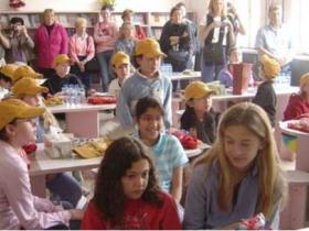 为什么美国孩子会那么的自信?