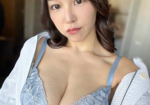 一年没发片了⋯色气满到溢出来的敏感G奶现在睡在谁的床上?-沐风文化