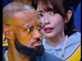 坐在LBJ后方看球!葵いぶき(葵伊吹)成了焦点后想这么做⋯