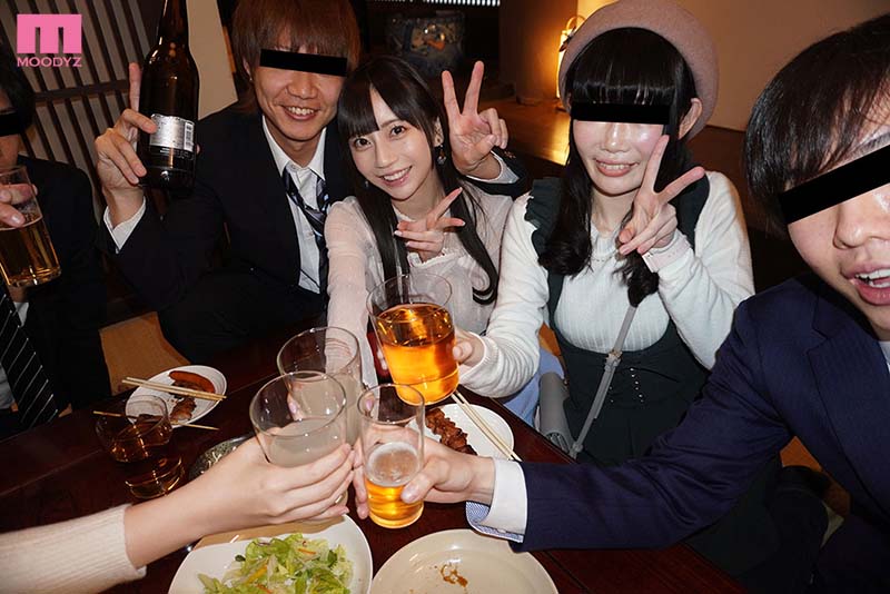 七沢みあ(七泽米亚)作品MIDV-130发布!国民妹妹意外巧遇前男友在餐厅厕所达到久违高潮-图片2