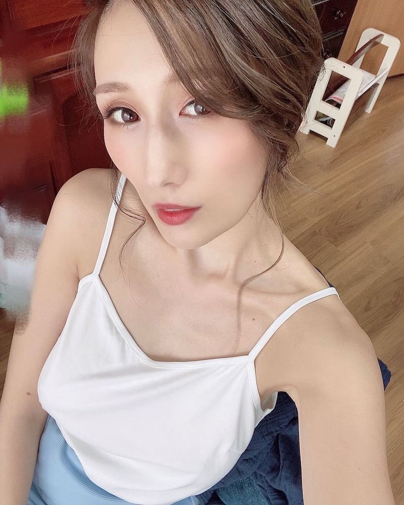 发文问「女优JULIA全线飘红的原因」，网狂推「这一点」超实用！-图片1