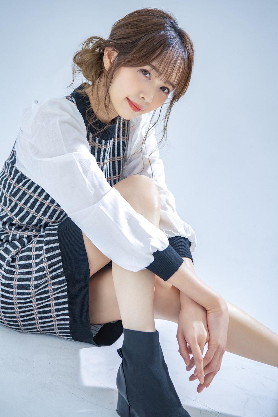 瀬乃みなみ(濑乃南)作品STARS-651发布！过气模特儿奋力一脱被「潜规则」也在所不惜-图片8
