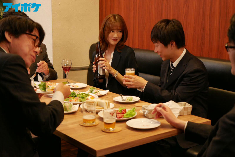 希島あいり(希岛爱里)作品IPX-938发布！迎新会喝醉，醒来旁边静躺着一个美女！下身还留有中出的痕迹-图片2