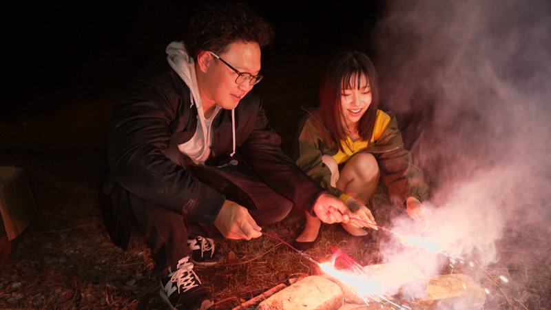 さつき芽衣(沙月芽衣)作品CEMD-318发布！童颜巨乳妹边露营边打炮！性欲强到像吃媚药！-图片7