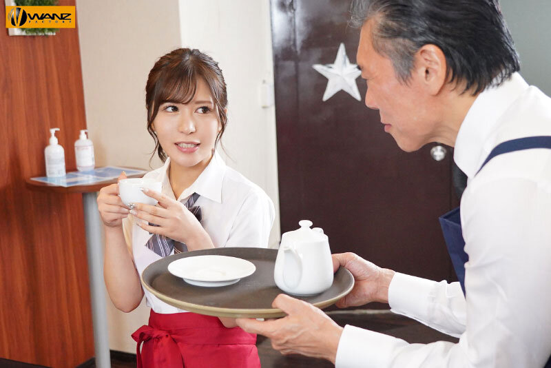 乃木絢愛(乃木绚爱)作品WAAA-257发布！没礼貌的打工妹被咖啡厅店长下媚药！变成顺从的小性奴！-图片3