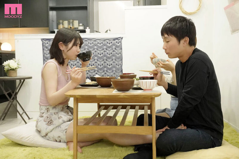葵いぶき(葵伊吹)作品MIDV-296发布！女友的姐姐没穿内衣诱惑，把整盒保险套用完还想啪…-图片4