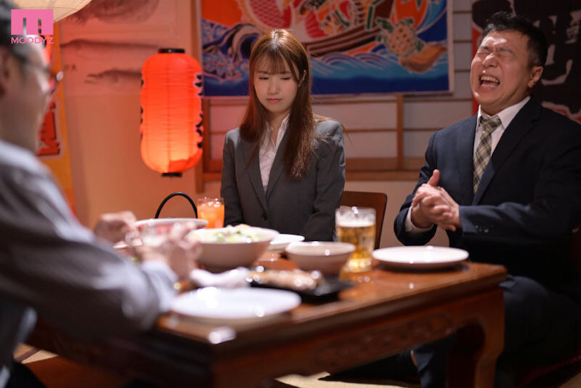 和久井美兎(和久井美兔)作品MIAA-894发布！巨乳小只马被讨厌的上司肉棒中出到狂高潮…-图片2