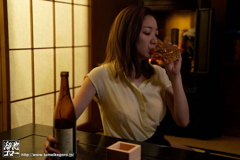 東凛(东凛)作品MEYD-821发布！丈夫过世公公来侵犯！E奶少妇酒后理智丧失…疯狂上位摇晃！-图片3
