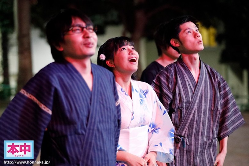 根尾あかり(根尾明里)作品HND-876发布！烟火大会后，突来的大雨让我得以与暗恋的同学中出SEX…-图片2