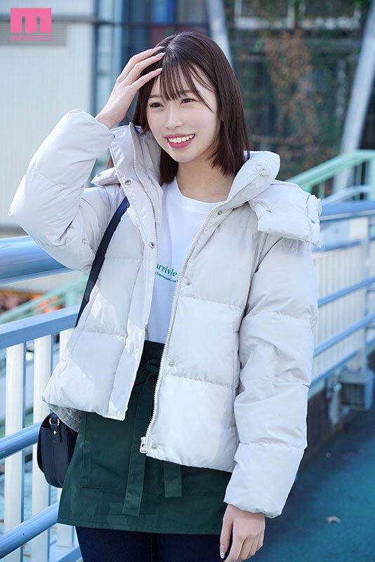 伊織さくら(伊织樱)出道作品MIFD-488发布！想打不一样的炮！咖啡店之花一被抠就喷水！-图片2