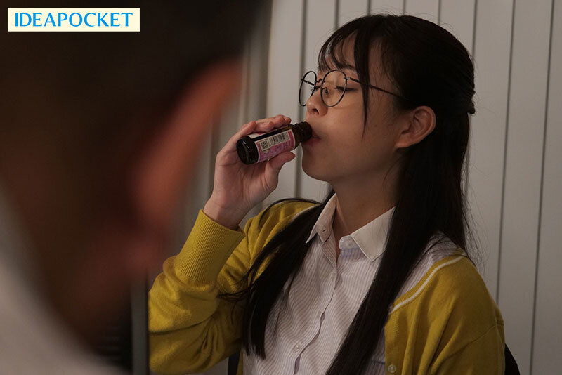 大嫌いな上司に媚薬を飲まされ卑猥下着を着せられ何度もイキまくる巨乳地味メガネOL 入社した会社は変態達の巣窟でした…。 滝川すみれ 2