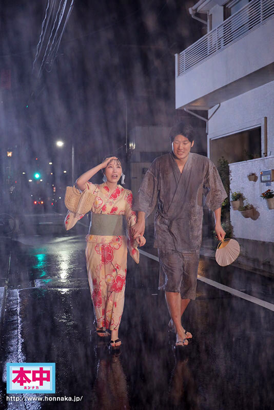 花火大会の夜、狂わせた突然の大雨 幼馴染のクラスメイトと駆け込んだラブホ相部屋雨宿り中出し 香水じゅん 2