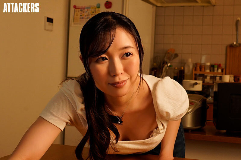 流川はる香(流川春香)作品ADN-710发布！最甜美的眼镜阿母露出奶头了⋯于是儿子的同学骑上去了！-图片4